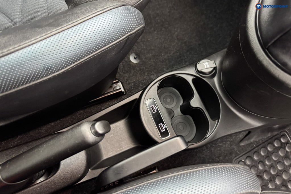 Fiat 500 Launch Edition Manual Petrol-Electric Hybrid Hatchback - Stock Number (1557270) - 9th supplementary image