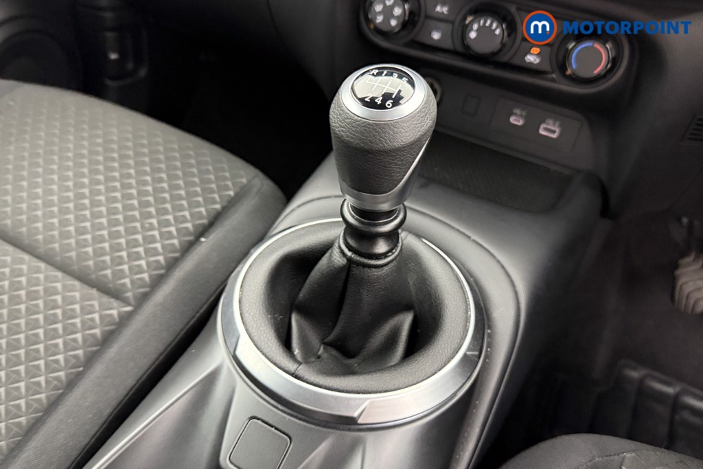 Nissan Juke Acenta Premium Manual Petrol SUV - Stock Number (1559658) - 9th supplementary image