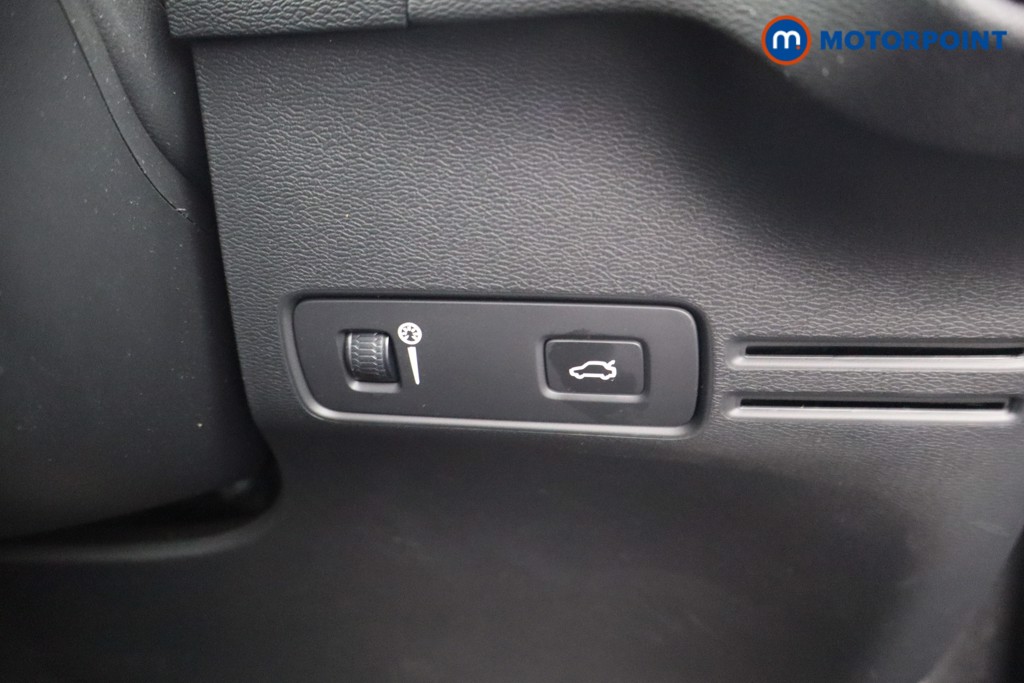 Volvo Xc40 R Design Automatic Petrol SUV - Stock Number (1561879) - 13th supplementary image