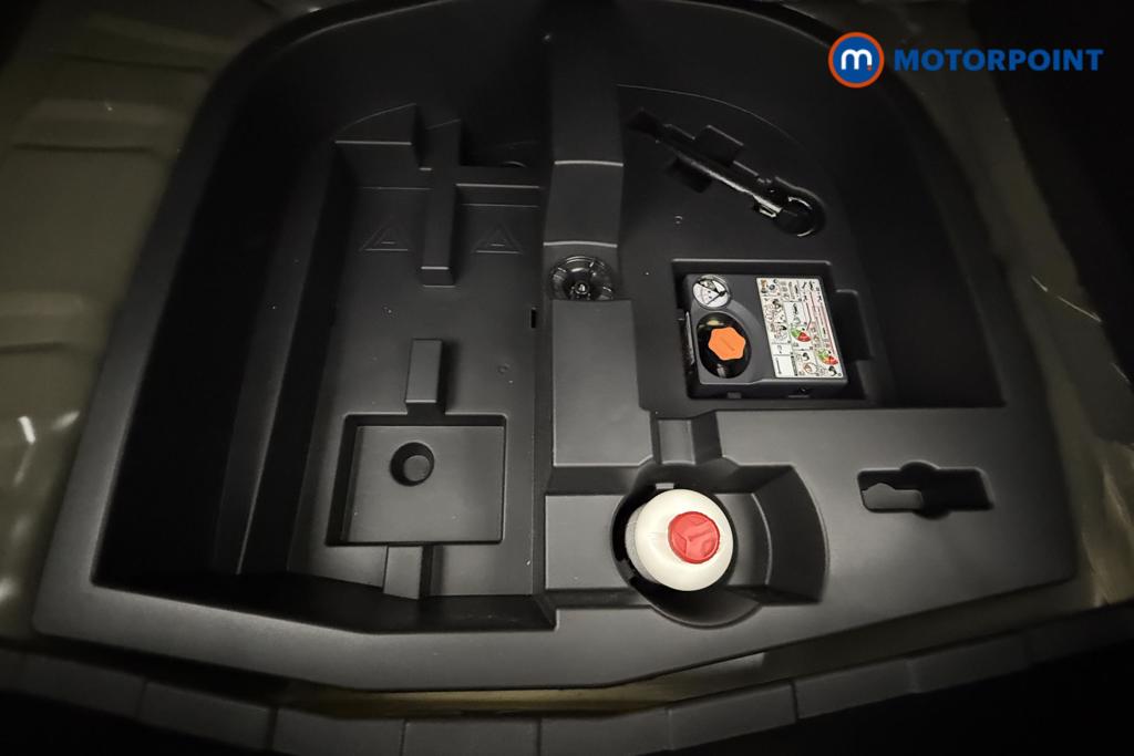 Nissan Juke Tekna Manual Petrol SUV - Stock Number (1562817) - 13th supplementary image
