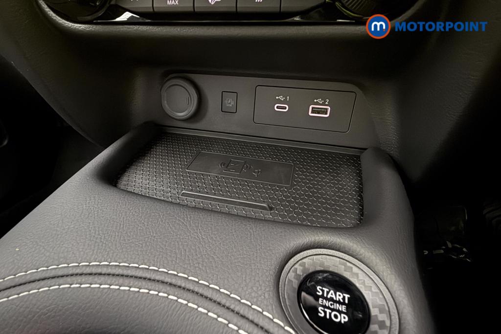 Nissan Juke Tekna Manual Petrol SUV - Stock Number (1562817) - 24th supplementary image