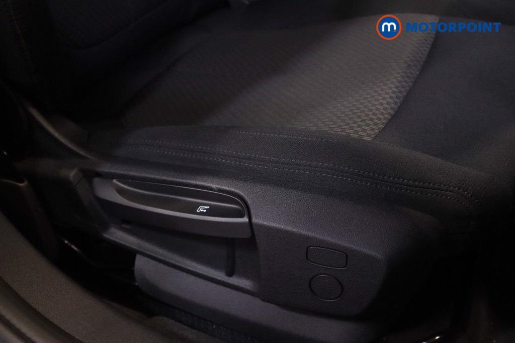 BMW 1 Series SE Automatic Petrol Hatchback - Stock Number (1563479) - 7th supplementary image