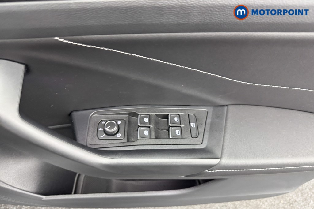 Volkswagen T-Roc R-Line Automatic Petrol SUV - Stock Number (1557782) - 16th supplementary image
