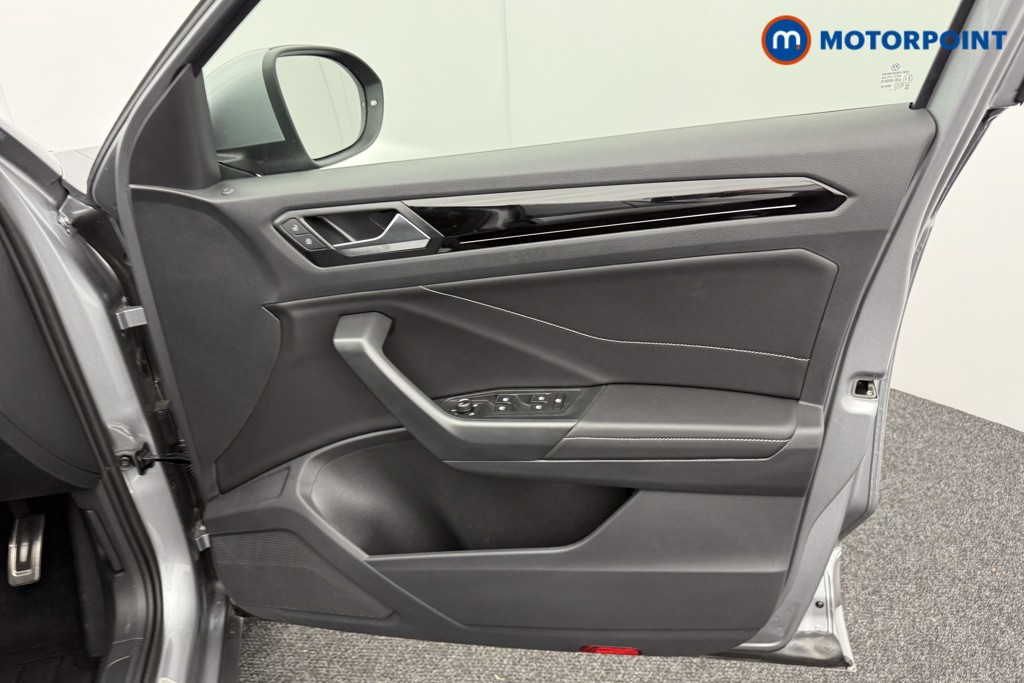 Volkswagen T-Roc R-Line Automatic Petrol SUV - Stock Number (1557782) - 17th supplementary image