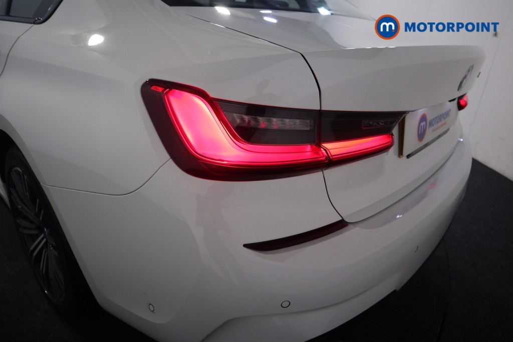 BMW 3 Series M Sport Automatic Petrol Plug-In Hybrid Saloon - Stock Number (1558084) - 23rd supplementary image