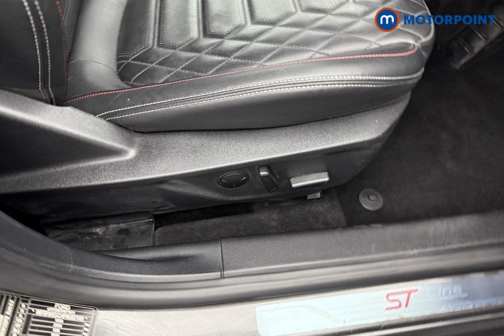 Ford Focus St-Line Vignale Manual Petrol Estate - Stock Number (1558719) - 17th supplementary image