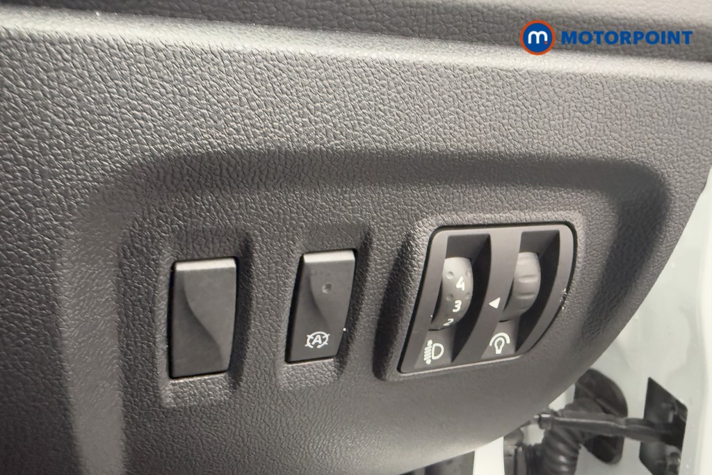 Renault Captur Iconic Automatic Petrol SUV - Stock Number (1558946) - 13th supplementary image