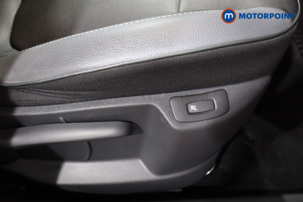 Renault Captur Signature Nav Manual Petrol SUV - Stock Number (1560447) - 19th supplementary image