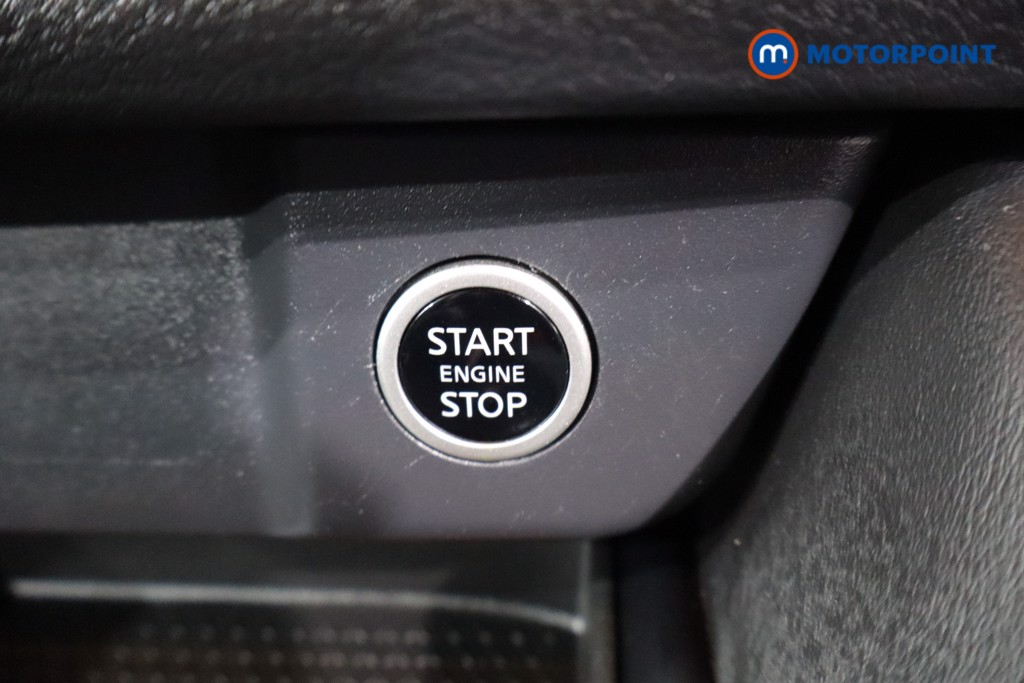 Nissan Qashqai N-Connecta Automatic Petrol SUV - Stock Number (1562340) - 13th supplementary image
