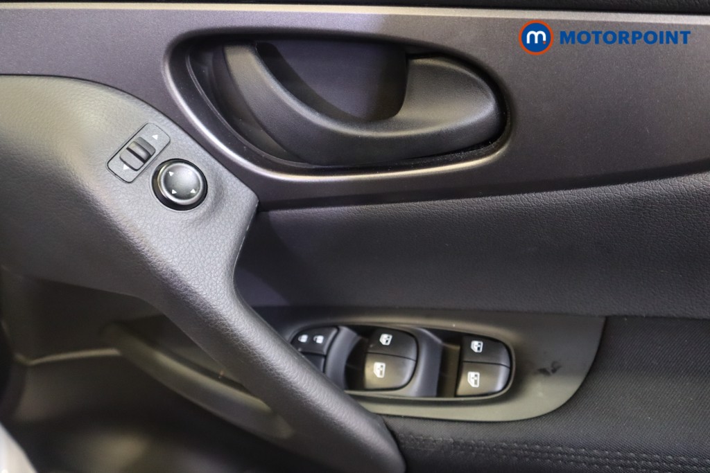 Nissan Qashqai Visia Manual Diesel SUV - Stock Number (1562389) - 8th supplementary image