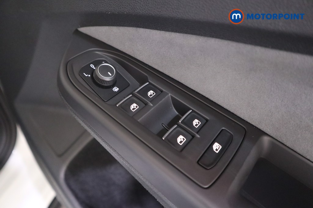 Volkswagen Golf R-Line Manual Petrol Hatchback - Stock Number (1562538) - 11th supplementary image