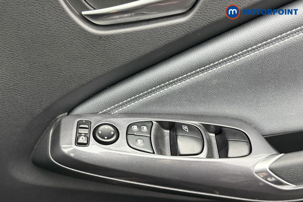 Nissan Juke N-Connecta Automatic Petrol SUV - Stock Number (1562822) - 16th supplementary image