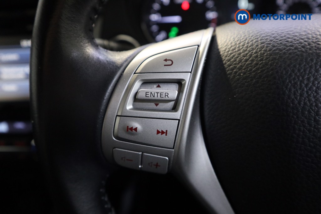 Nissan Qashqai N-Connecta Manual Diesel SUV - Stock Number (1559119) - 3rd supplementary image