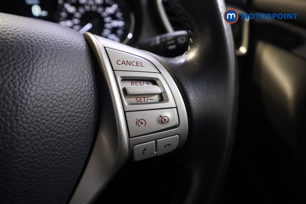Nissan Qashqai N-Connecta Manual Diesel SUV - Stock Number (1559119) - 4th supplementary image