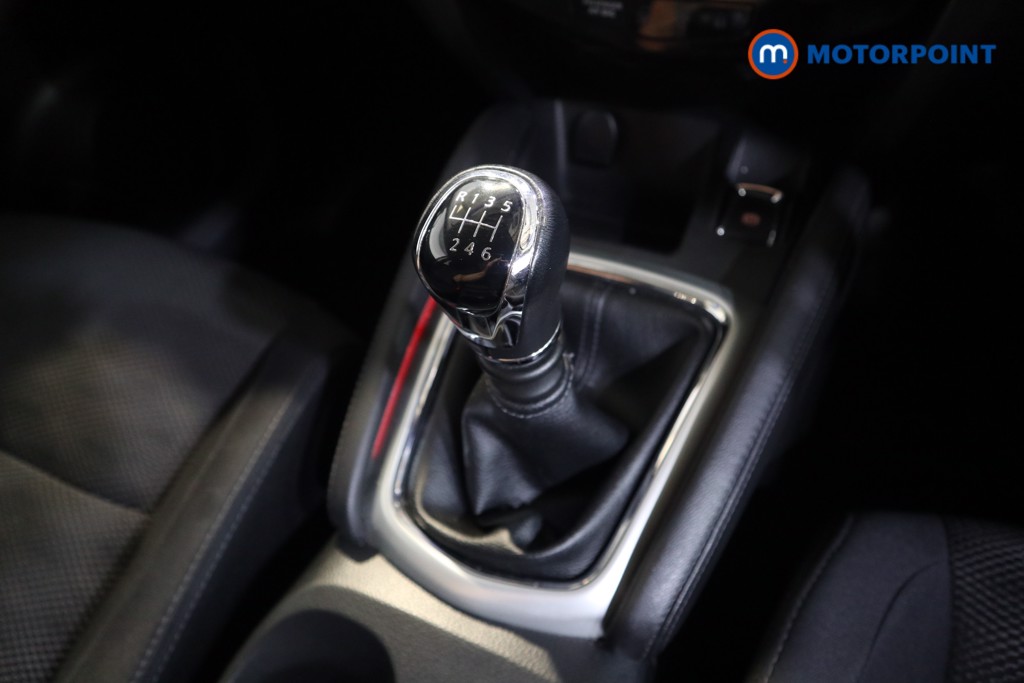 Nissan Qashqai N-Connecta Manual Diesel SUV - Stock Number (1559119) - 8th supplementary image