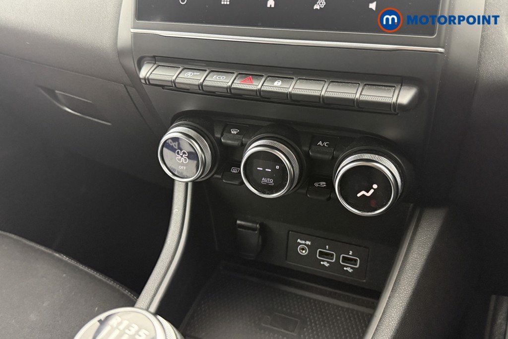 Renault Captur Iconic Manual Petrol SUV - Stock Number (1559454) - 4th supplementary image