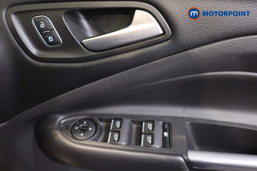 Ford Kuga St-Line Manual Petrol SUV - Stock Number (1563650) - 8th supplementary image