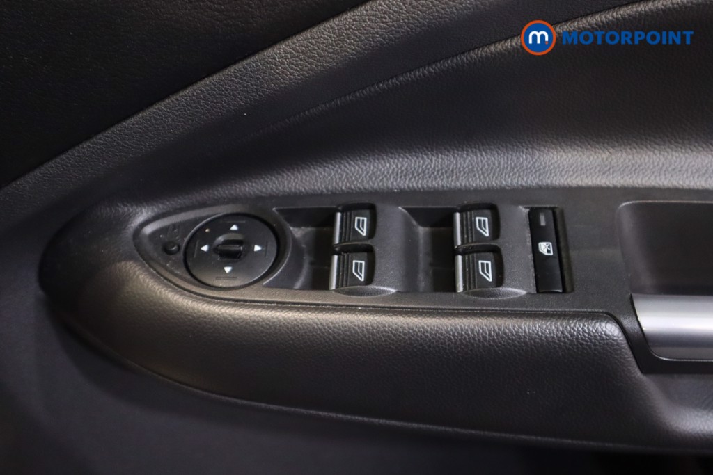 Ford Kuga St-Line Manual Petrol SUV - Stock Number (1563650) - 9th supplementary image