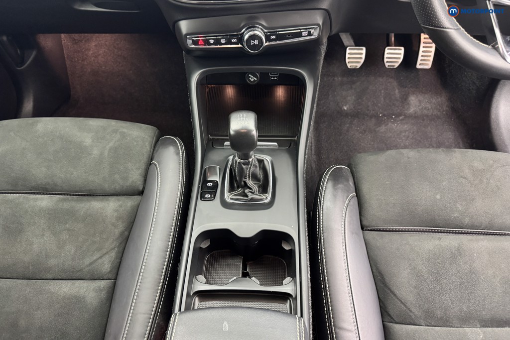 Volvo Xc40 R Design Pro Manual Petrol SUV - Stock Number (1555054) - 11th supplementary image