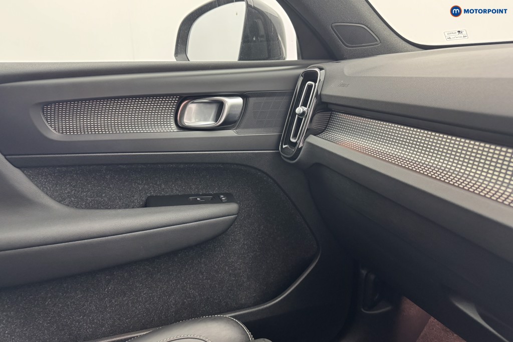 Volvo Xc40 R Design Pro Manual Petrol SUV - Stock Number (1555054) - 16th supplementary image