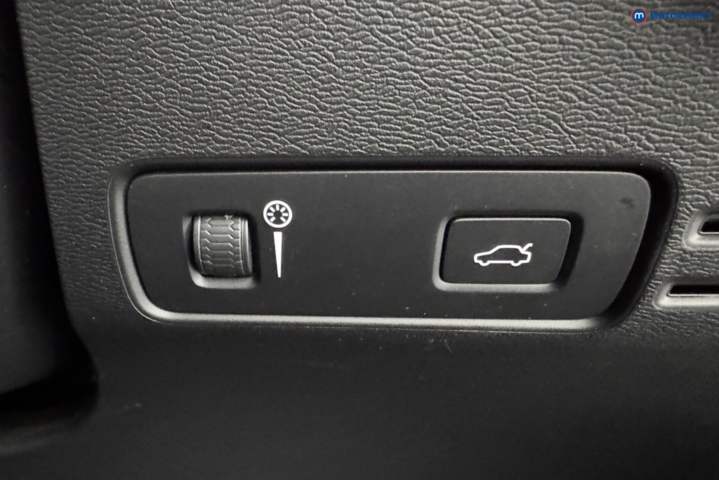 Volvo Xc40 R Design Pro Manual Petrol SUV - Stock Number (1555054) - 19th supplementary image