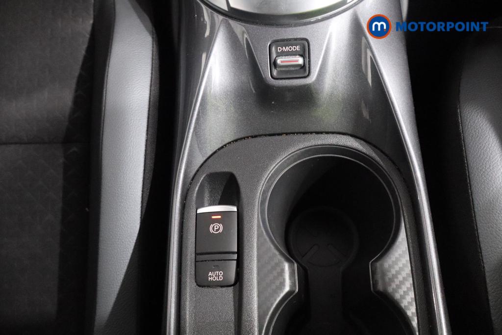 Nissan Juke N-Connecta Manual Petrol SUV - Stock Number (1556730) - 4th supplementary image