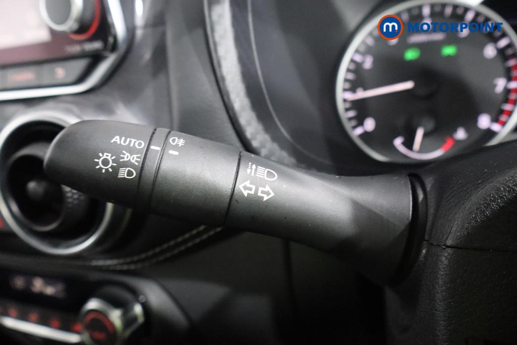 Nissan Juke N-Connecta Manual Petrol SUV - Stock Number (1556730) - 9th supplementary image