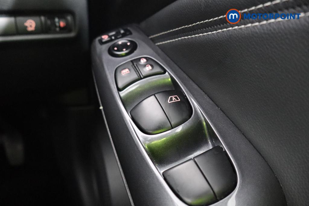 Nissan Juke N-Connecta Manual Petrol SUV - Stock Number (1556730) - 12th supplementary image