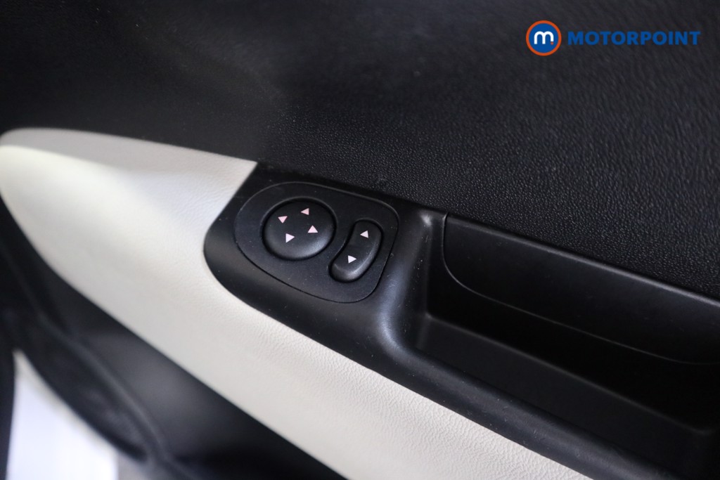 Fiat 500 Dolcevita Manual Petrol-Electric Hybrid Hatchback - Stock Number (1556882) - 9th supplementary image