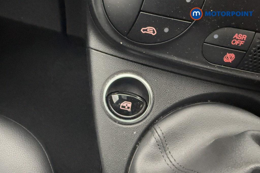 Fiat 500 Sport Manual Petrol-Electric Hybrid Hatchback - Stock Number (1557372) - 6th supplementary image