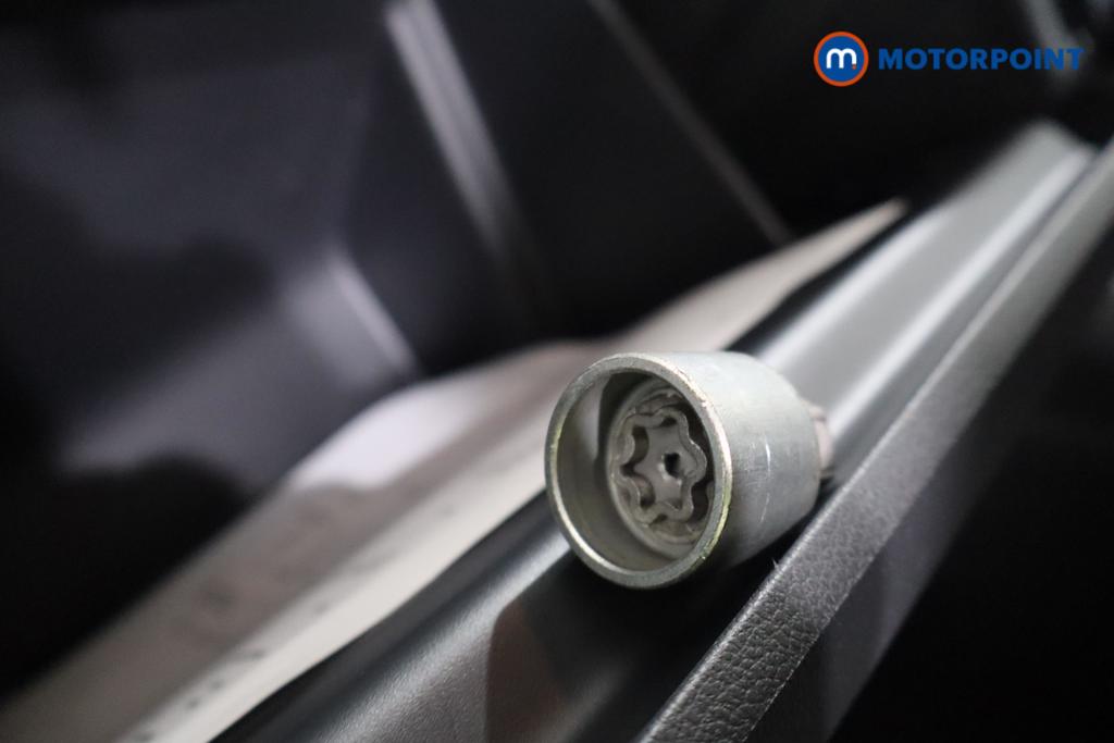 Skoda Fabia Colour Edition Manual Petrol Hatchback - Stock Number (1559739) - 13th supplementary image