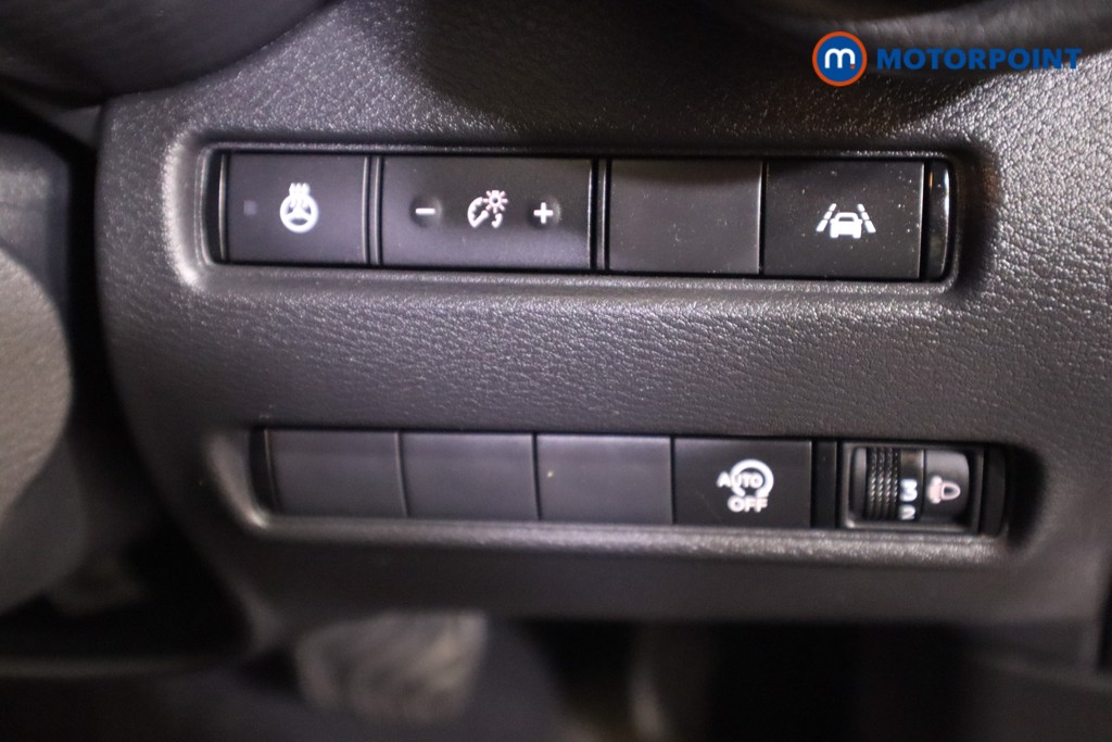 Nissan Juke N-Connecta Automatic Petrol SUV - Stock Number (1559900) - 14th supplementary image