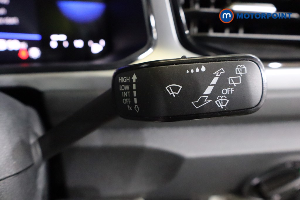 Volkswagen T-Roc Life Manual Petrol SUV - Stock Number (1560199) - 16th supplementary image