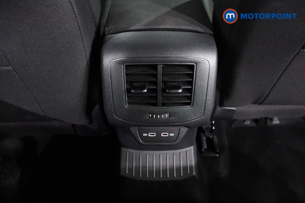Volkswagen T-Roc Life Manual Petrol SUV - Stock Number (1560199) - 21st supplementary image