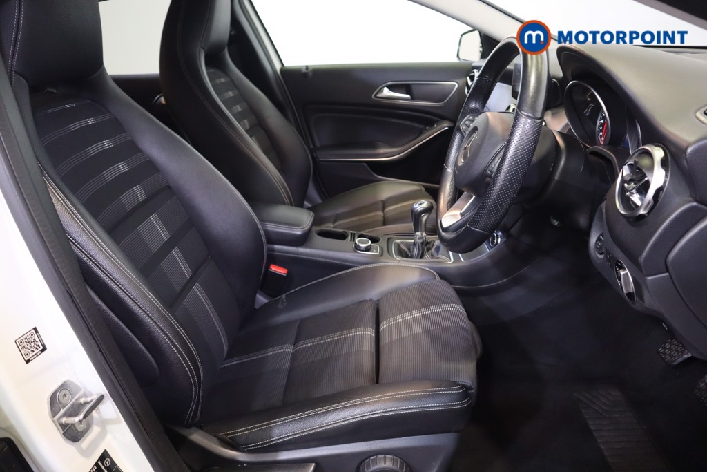 Mercedes-Benz GLA Urban Edition Manual Petrol SUV - Stock Number (1560624) - 5th supplementary image
