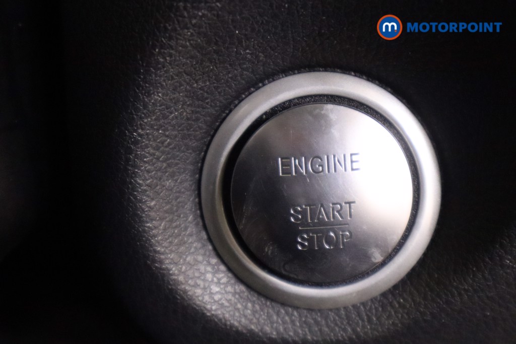 Mercedes-Benz GLA Urban Edition Manual Petrol SUV - Stock Number (1560624) - 14th supplementary image