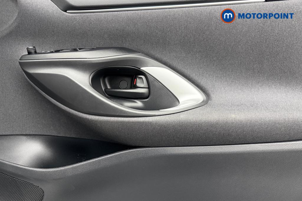 Toyota Yaris Icon Automatic Petrol-Electric Hybrid Hatchback - Stock Number (1561435) - 16th supplementary image