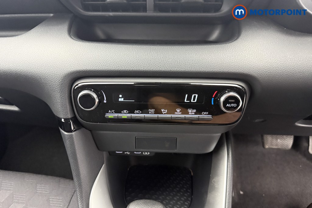 Toyota Yaris Icon Automatic Petrol-Electric Hybrid Hatchback - Stock Number (1562141) - 10th supplementary image