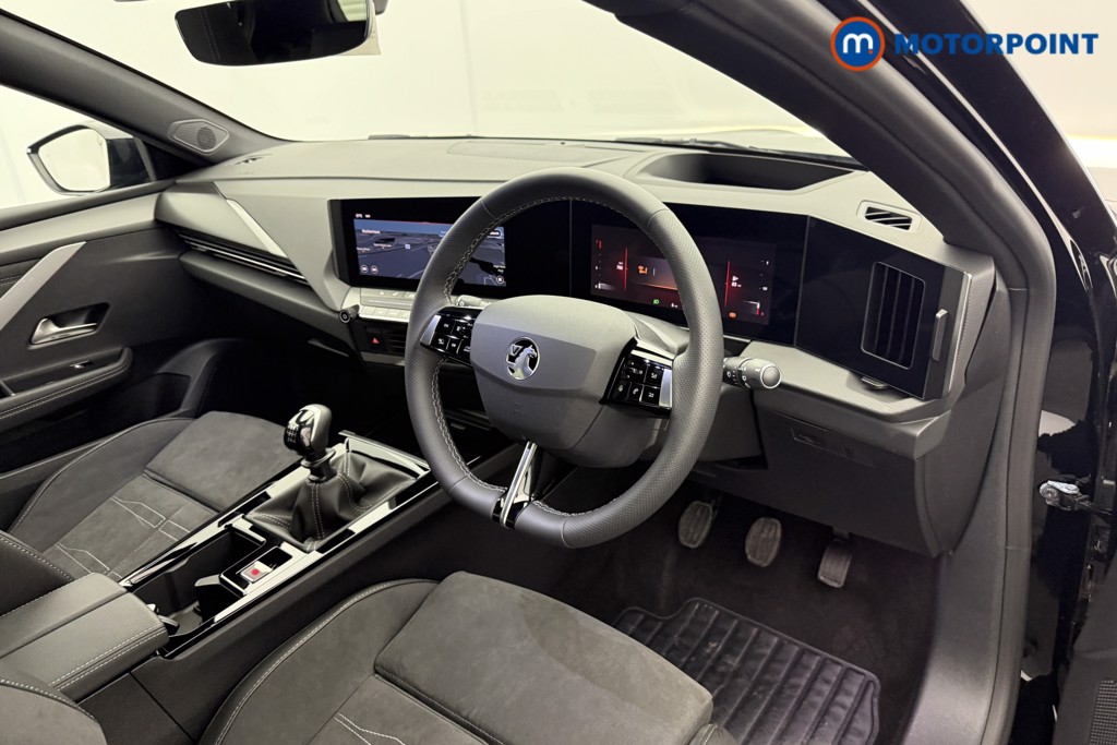Vauxhall Astra Ultimate Manual Petrol Hatchback - Stock Number (1563028) - 4th supplementary image