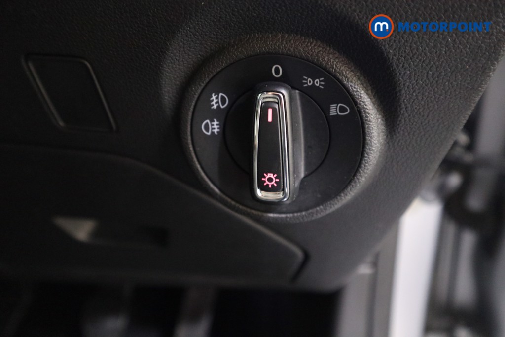 Seat Leon Se Dynamic Manual Petrol Hatchback - Stock Number (1559008) - 9th supplementary image