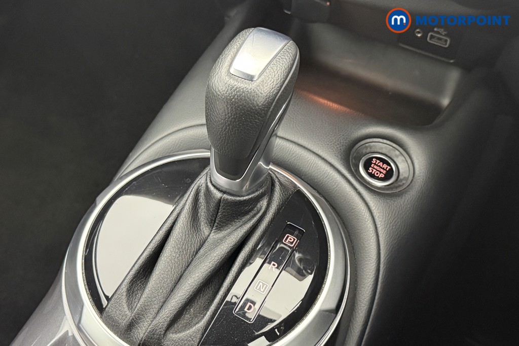 Nissan Juke N-Connecta Automatic Petrol SUV - Stock Number (1560429) - 5th supplementary image