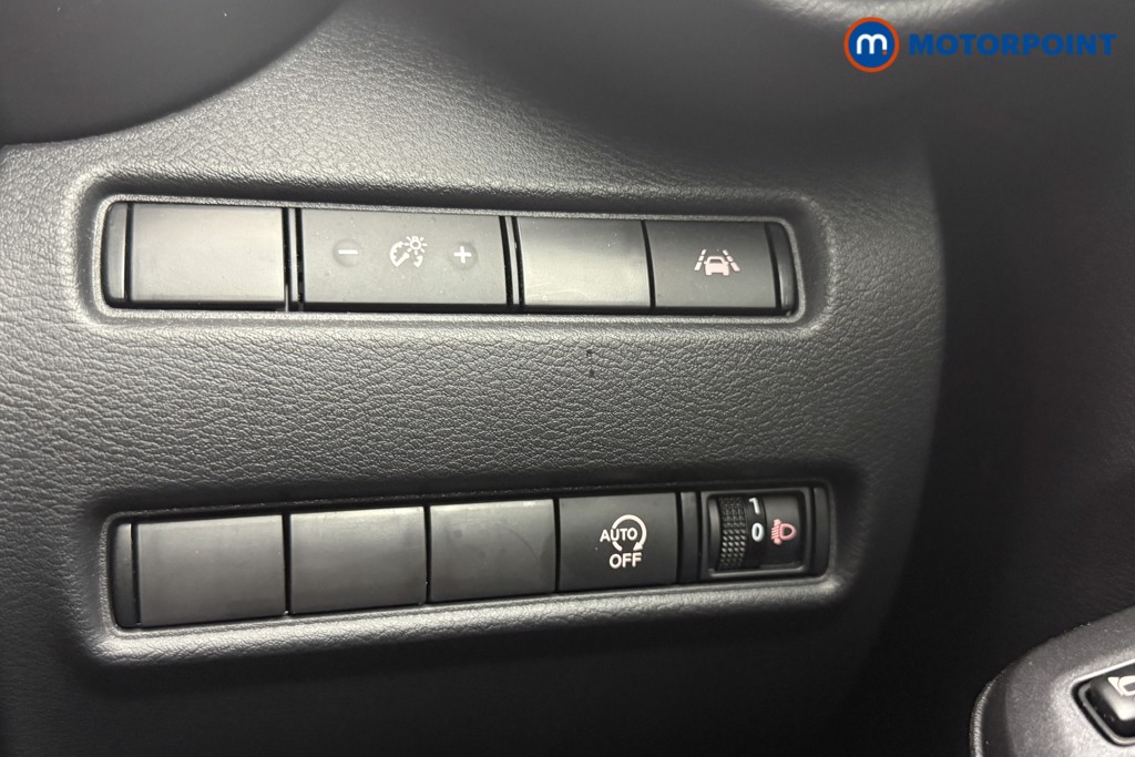 Nissan Juke N-Connecta Automatic Petrol SUV - Stock Number (1560429) - 11th supplementary image