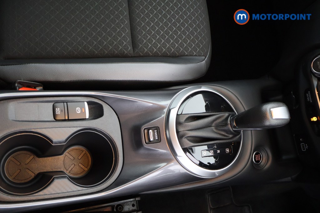 Nissan Juke N-Connecta Automatic Petrol SUV - Stock Number (1560437) - 6th supplementary image