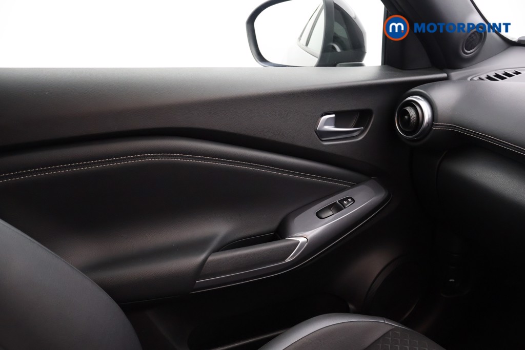 Nissan Juke N-Connecta Automatic Petrol SUV - Stock Number (1560437) - 8th supplementary image