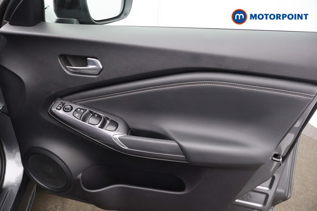 Nissan Juke N-Connecta Automatic Petrol SUV - Stock Number (1560437) - 9th supplementary image