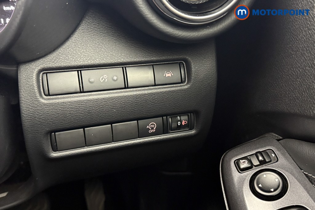 Nissan Juke N-Connecta Automatic Petrol SUV - Stock Number (1560438) - 12th supplementary image