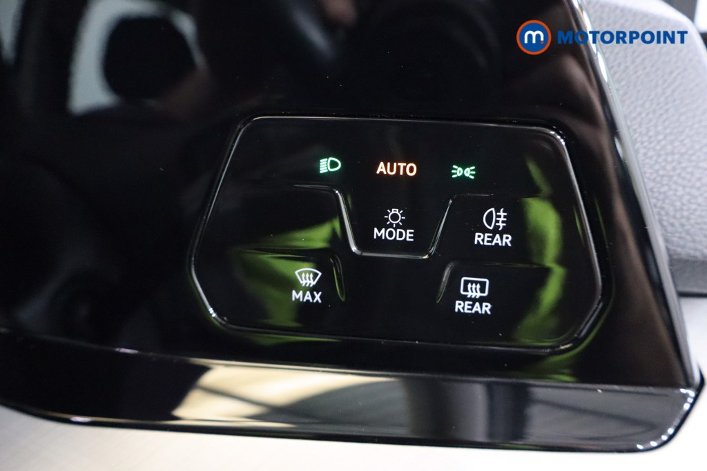 Volkswagen Golf Life Automatic Petrol Hatchback - Stock Number (1560896) - 16th supplementary image