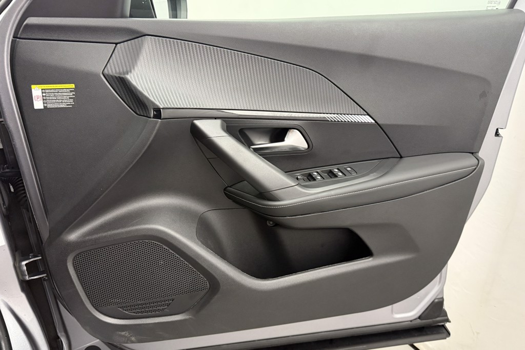 Peugeot 2008 Allure Manual Petrol SUV - Stock Number (1562299) - 16th supplementary image