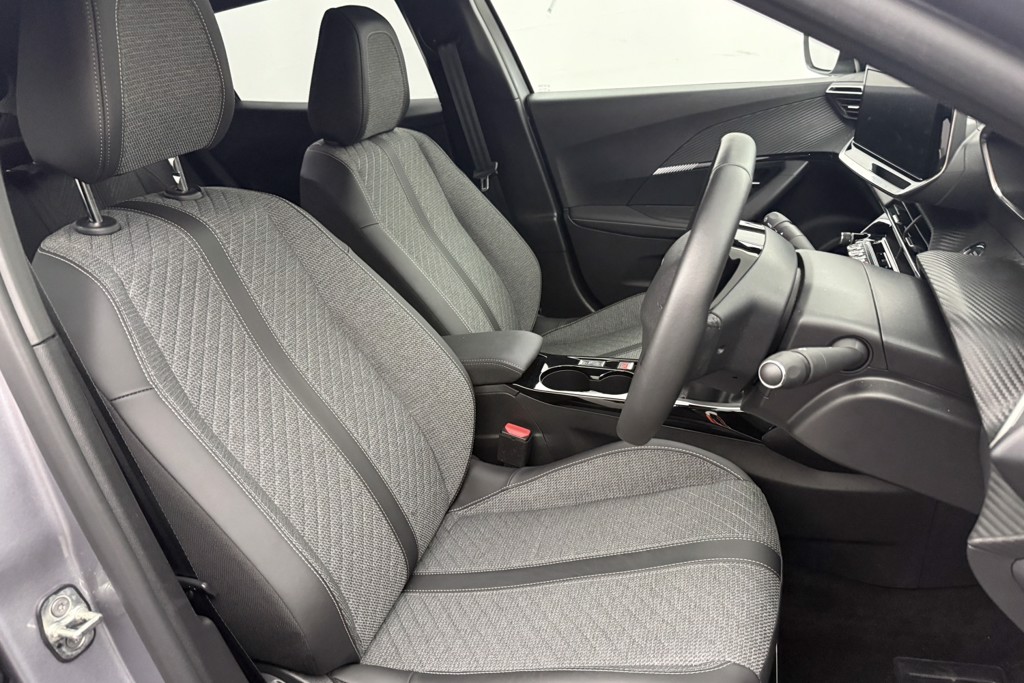 Peugeot 2008 Allure Manual Petrol SUV - Stock Number (1562299) - 17th supplementary image