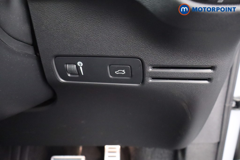 Volvo Xc40 R Design Automatic Petrol SUV - Stock Number (1562700) - 13th supplementary image